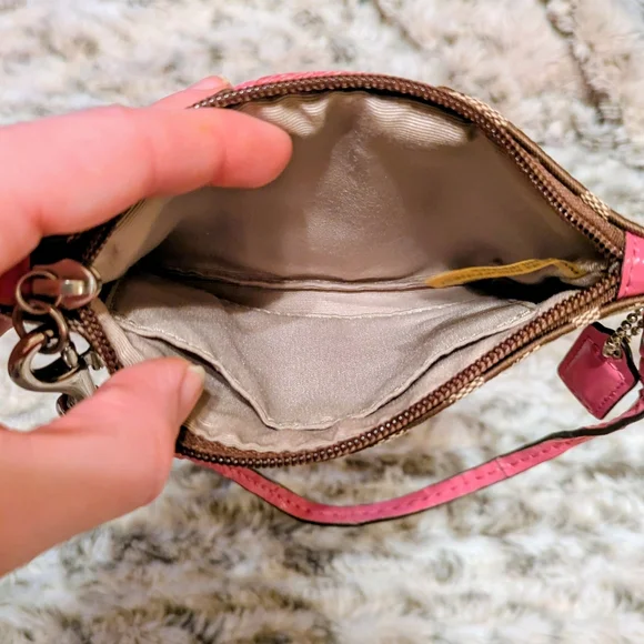 Coach Siganature Coin Wristlet - Tan with Pink Accents - NWOT - Picture 5 of 8